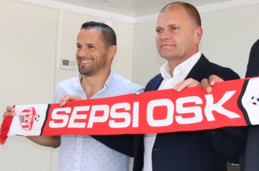 Cornel Șfaițer (dreapta), manager Sepsi OSK