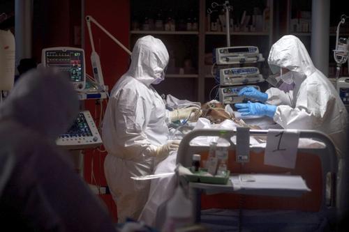 Președintele asociației ATI România a vorbit despre traumele prin care trec, la terapie intensivă, pacienții diagnosticați cu noul tip de coronavirus.