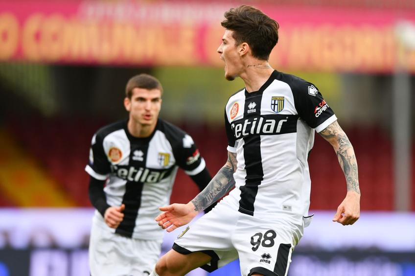 Dennis Man a înscris în Benevento - Parma // foto: parmacalcio1913.com