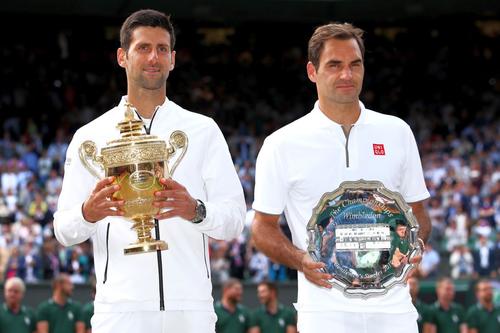 Djokovic îl conduce pe Federer cu 27-23 în raportul meciurilor directe. FOTO: Guliver/Gety Images