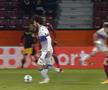 CFR Cluj - FC Argeș. Campioana a deschis scorul în minutul 23, după o eroare imensă a lui Joao Miguel (28 de ani), stoperul piteștenilor, gafeur și la precedenta întâlnire directă.