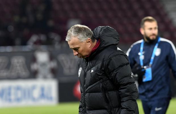 Dan Petrescu, despre accidentarea unui titular: „Se duce la spital, abia mai mergea”