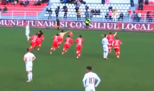 Partida de Liga 3 dintre CS Tunari și Rapid 2 București, scor 3-2, disputată în week-end, l-a avut printre spectatori și pe fostul antrenor al primei formații a giuleștenilor, Mihai Iosif (47 de ani).