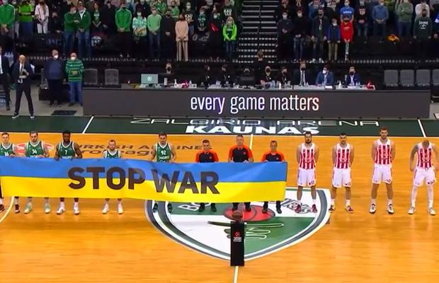 Iureș la un meci din Euroligă! Acuzați că au refuzat să protesteze împotriva războiului, baschetbaliștii Stelei Roșii Belgrad se apără: „Așa ni s-a transmis”