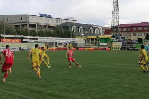 CS Mioveni a remizat cu Gloria Buzău, scor 1-1, în meciul care a deschis etapa a doua din play-off-ul de Liga 2. Oaspeții au condus încă din prima repriză, însă au ratat victoria pe final, foto: Facebook CS Mioveni