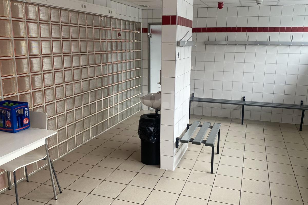 Edi Iordănescu dărâmă vestiarele, schimbă complet gazonul și aduce aparatură „de luptă” din țară! GSP a mers la baza de pregătire a României din Würzburg
