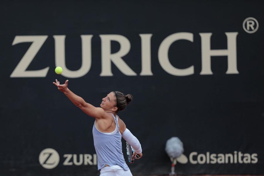 Sara Errani în acțiune la Bogota Foto: Copa Colsanitas Irina Bara a salvat minge de meci și e în „sferturi” la Bogota, după un efort de 3 ore și 22 de minute