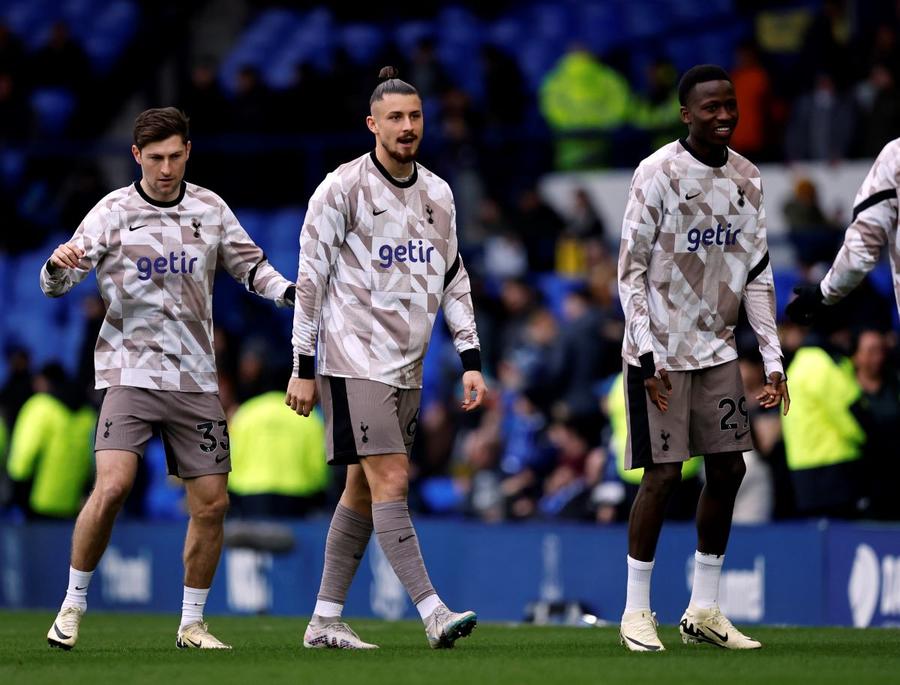 Radu Drăgușin nu a jucat decât de două ori titular la Tottenham în aproape trei luni / Foto: Imago Italienii nu-l regretă pe Drăgușin: „Transferul său i-a făcut mai mult bine lui Genoa decât lui Tottenham”