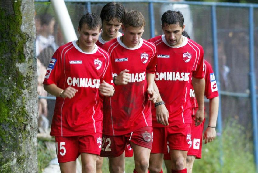 Imagini cu Cristi Cigan (în centrul pozei, cu părul blond) din perioada în care evolua la Dinamo / Sursă foto: Arhivă GSP
