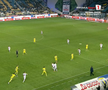 Două faze controversate în Petrolul - Sepsi, ambele judecate în aceeași direcție » Henț evident în careu, arbitrul nu a revăzut intervenția