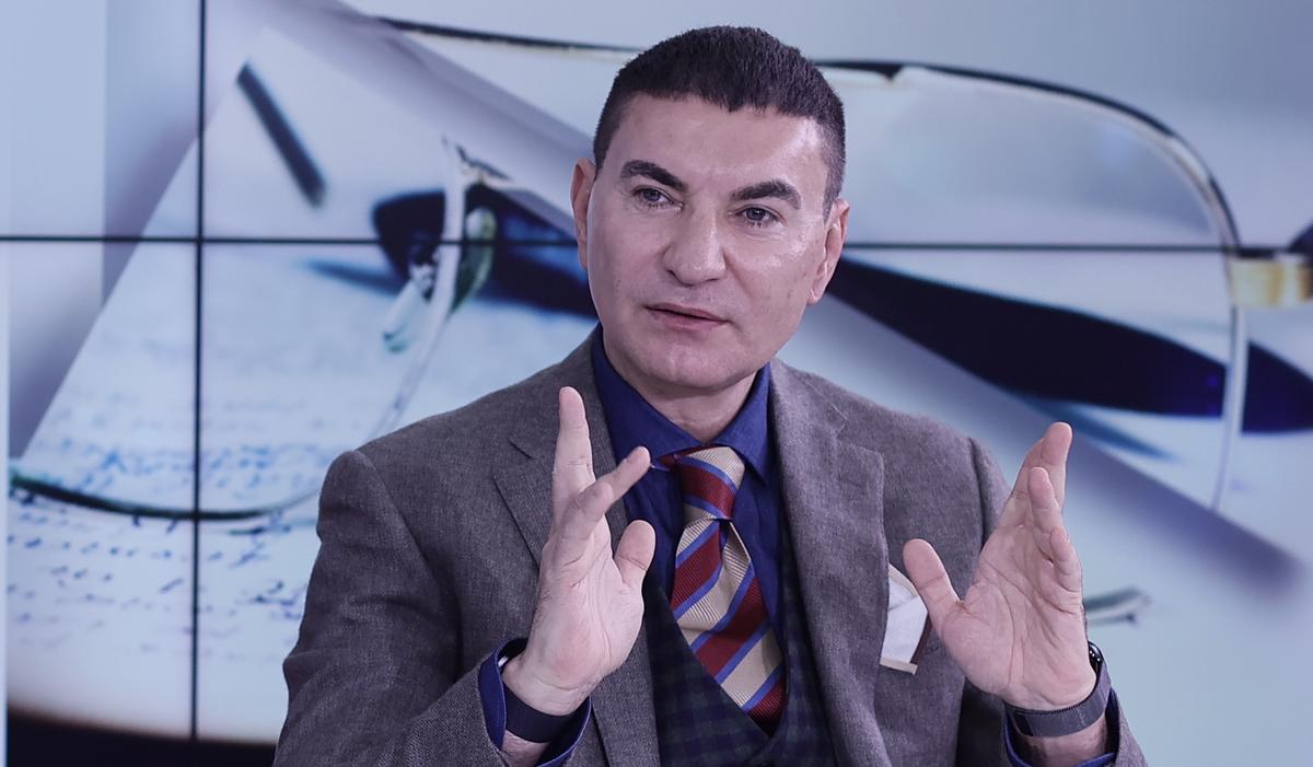Cristi Borcea face un tratament în care ace ultrasubțiri îi înțeapă fața: „E Morpheus, fac tot!” » Obiceiul cu Pițurcă: „În fiecare weekend, facem asta”