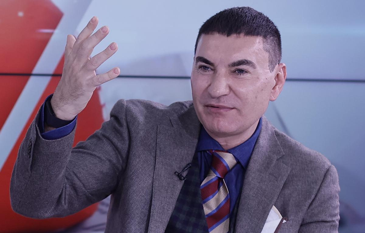 Cristi Borcea face un tratament în care ace ultrasubțiri îi înțeapă fața: „E Morpheus, fac tot!” » Obiceiul cu Pițurcă: „În fiecare weekend, facem asta”