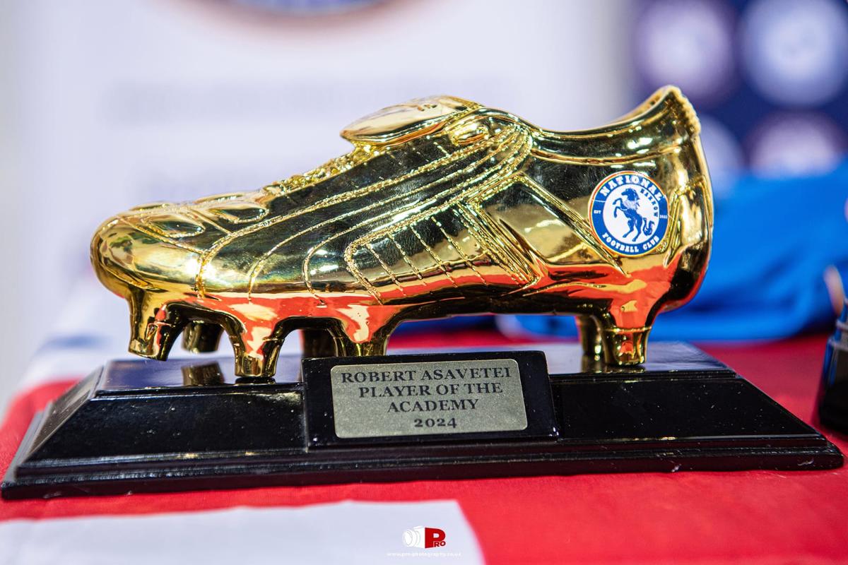 Povestea românului crescut de Chelsea, care a semnat acum cu Arsenal » A făcut primii pași în fotbal sub bagheta unui fost jucător de la Oțelul Galați, care colaborează cu Academia Hagi