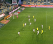 Două faze controversate în Petrolul - Sepsi, ambele judecate în aceeași direcție » Henț evident în careu, arbitrul nu a revăzut intervenția