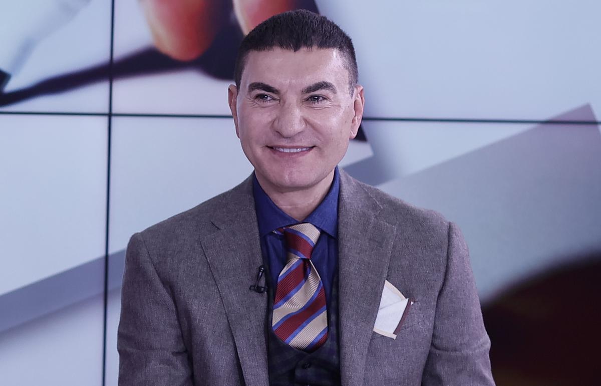 Cristi Borcea face un tratament în care ace ultrasubțiri îi înțeapă fața: „E Morpheus, fac tot!” » Obiceiul cu Pițurcă: „În fiecare weekend, facem asta”