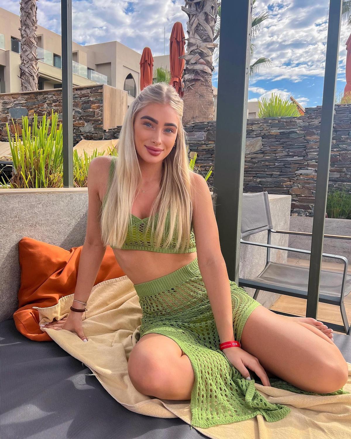 Esmee întoarce privirile în sala de fitness! Cine e blonda care a cucerit Olanda și a câștigat titlul de „Miss Intercontinental”