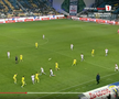 Două faze controversate în Petrolul - Sepsi, ambele judecate în aceeași direcție » Henț evident în careu, arbitrul nu a revăzut intervenția