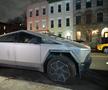 Mașina Tesla, descrisă de Elon Musk drept „indestructibilă”, a fost RUPTĂ în două de un Mercedes