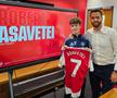 Românul Robert Asavetei a semnat cu Arsenal U13