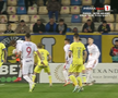 Două faze controversate în Petrolul - Sepsi, ambele judecate în aceeași direcție » Henț evident în careu, arbitrul nu a revăzut intervenția