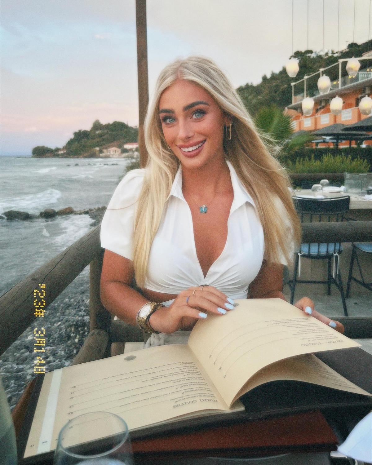 Esmee întoarce privirile în sala de fitness! Cine e blonda care a cucerit Olanda și a câștigat titlul de „Miss Intercontinental”