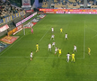 Două faze controversate în Petrolul - Sepsi, ambele judecate în aceeași direcție » Henț evident în careu, arbitrul nu a revăzut intervenția