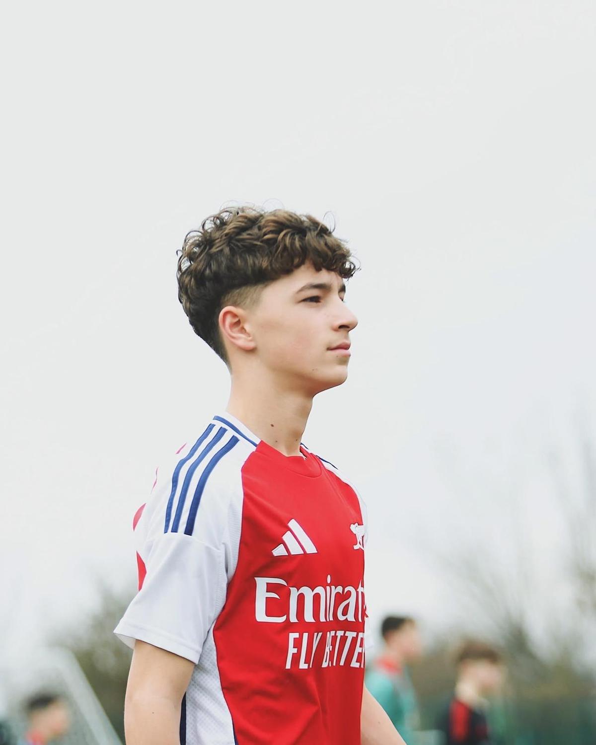 Românul Robert Asavetei a semnat cu Arsenal U13