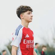 Românul Robert Asavetei a semnat cu Arsenal U13