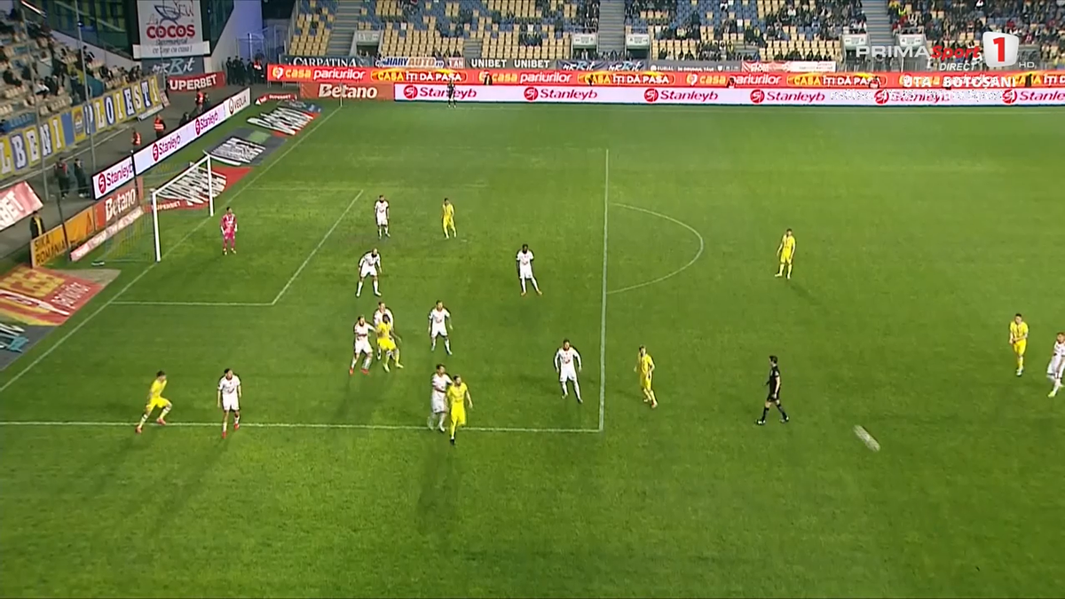 Două faze controversate în Petrolul - Sepsi, ambele judecate în aceeași direcție » Henț evident în careu, arbitrul nu a revăzut intervenția