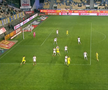 Două faze controversate în Petrolul - Sepsi, ambele judecate în aceeași direcție » Henț evident în careu, arbitrul nu a revăzut intervenția