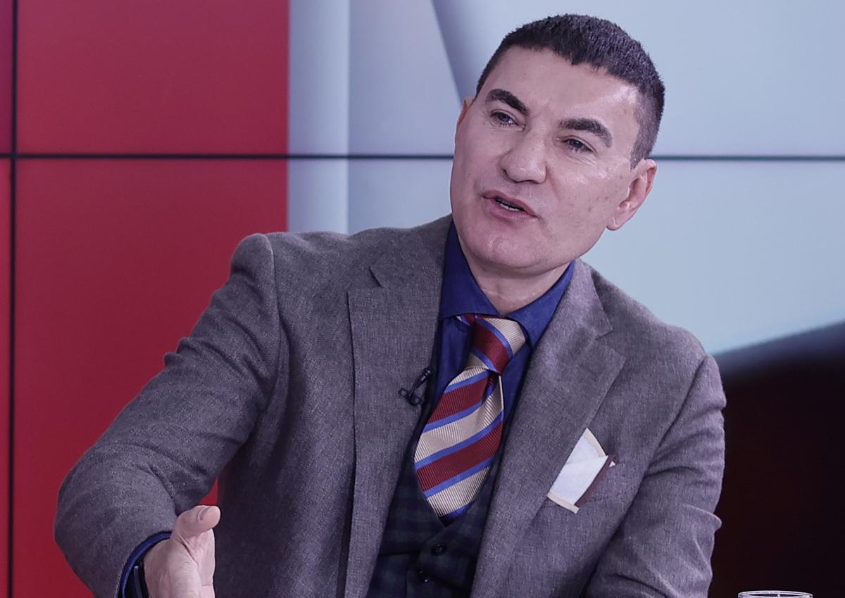 Cristi Borcea face un tratament în care ace ultrasubțiri îi înțeapă fața: „E Morpheus, fac tot!” » Obiceiul cu Pițurcă: „În fiecare weekend, facem asta”