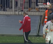 Dorinel Munteanu a oferit imaginile serii » A fugit spre un copil de mingi, iar deznodământul a fost total neașteptat