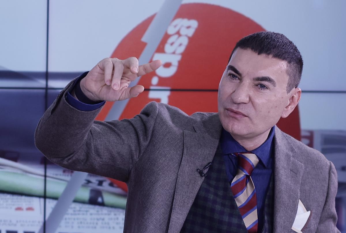 Cristi Borcea face un tratament în care ace ultrasubțiri îi înțeapă fața: „E Morpheus, fac tot!” » Obiceiul cu Pițurcă: „În fiecare weekend, facem asta”
