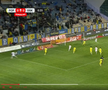 Două faze controversate în Petrolul - Sepsi, ambele judecate în aceeași direcție » Henț evident în careu, arbitrul nu a revăzut intervenția