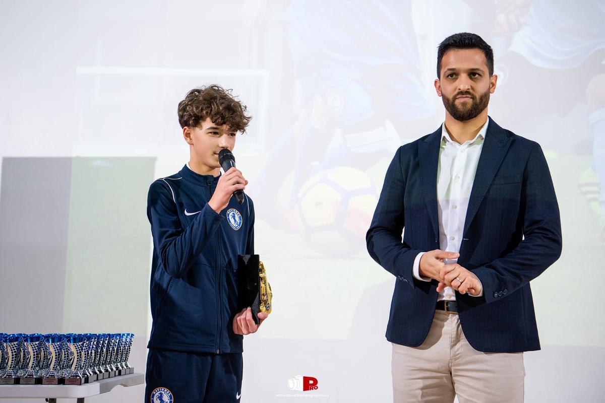 Românul Robert Asavetei a semnat cu Arsenal U13
