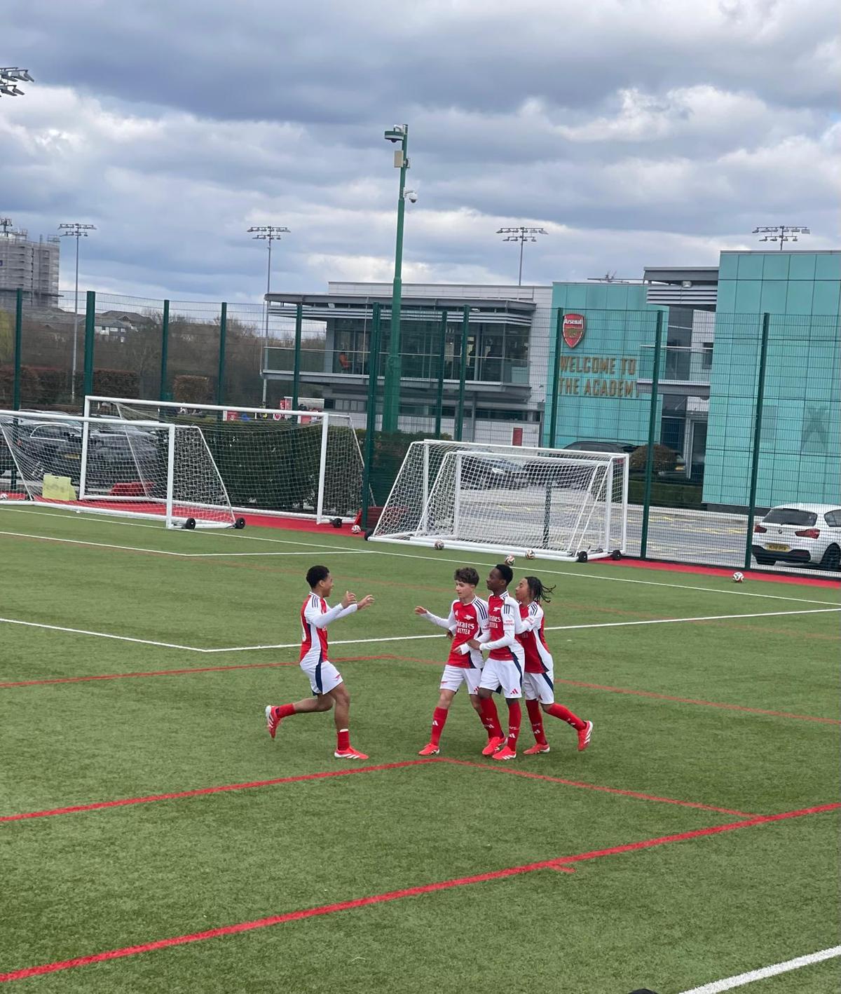 Povestea românului crescut de Chelsea, care a semnat acum cu Arsenal » A făcut primii pași în fotbal sub bagheta unui fost jucător de la Oțelul Galați, care colaborează cu Academia Hagi