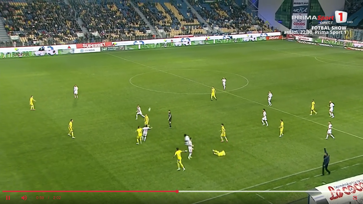 Două faze controversate în Petrolul - Sepsi, ambele judecate în aceeași direcție » Henț evident în careu, arbitrul nu a revăzut intervenția