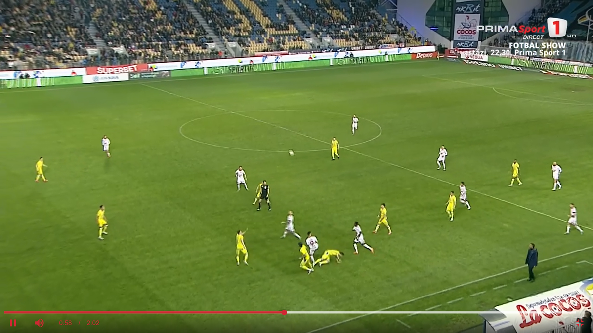 Două faze controversate în Petrolul - Sepsi, ambele judecate în aceeași direcție » Henț evident în careu, arbitrul nu a revăzut intervenția
