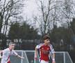 Românul Robert Asavetei a semnat cu Arsenal U13