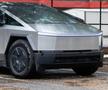 Mașina Tesla, descrisă de Elon Musk drept „indestructibilă”, a fost RUPTĂ în două de un Mercedes