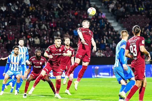 Lindon Emerllahu, în acțiune în CFR Cluj - Craiova // foto: Imago Images
