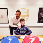 Românul Robert Asavetei a semnat cu Arsenal U13