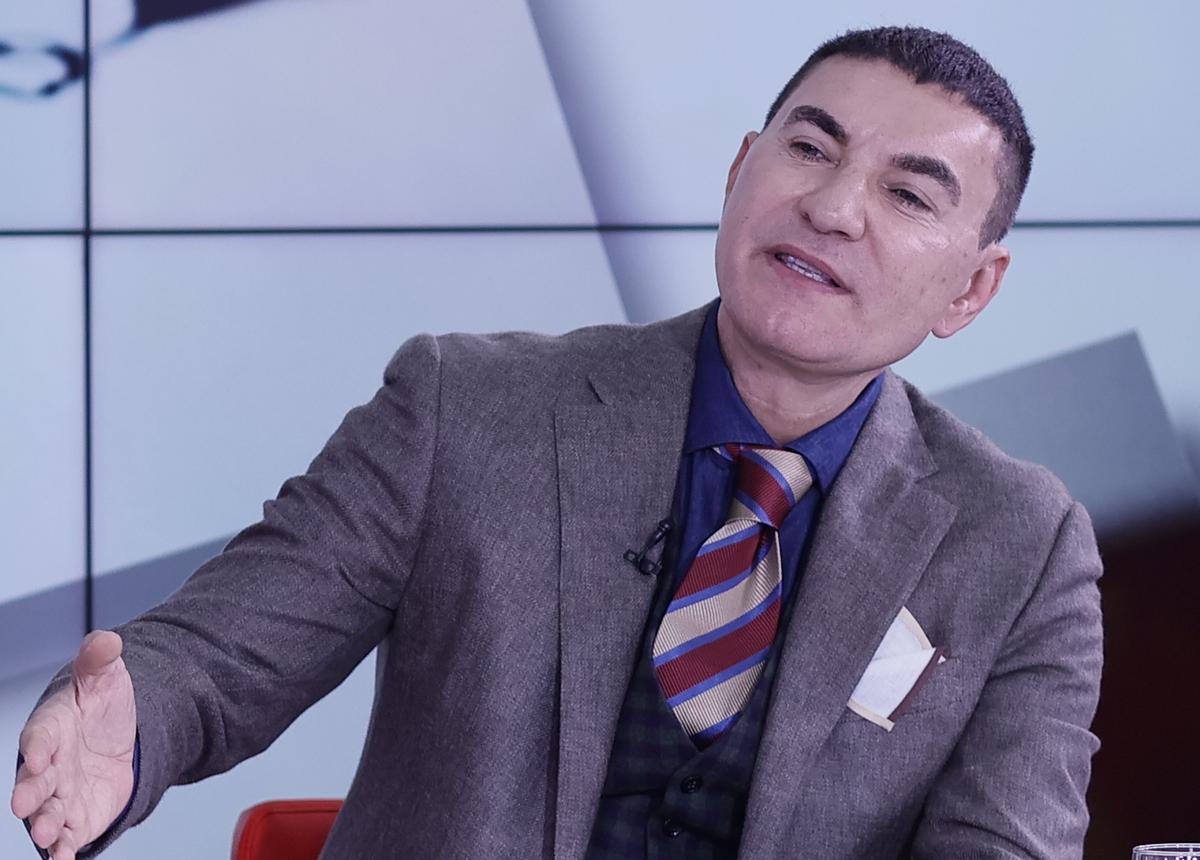 Cristi Borcea face un tratament în care ace ultrasubțiri îi înțeapă fața: „E Morpheus, fac tot!” » Obiceiul cu Pițurcă: „În fiecare weekend, facem asta”