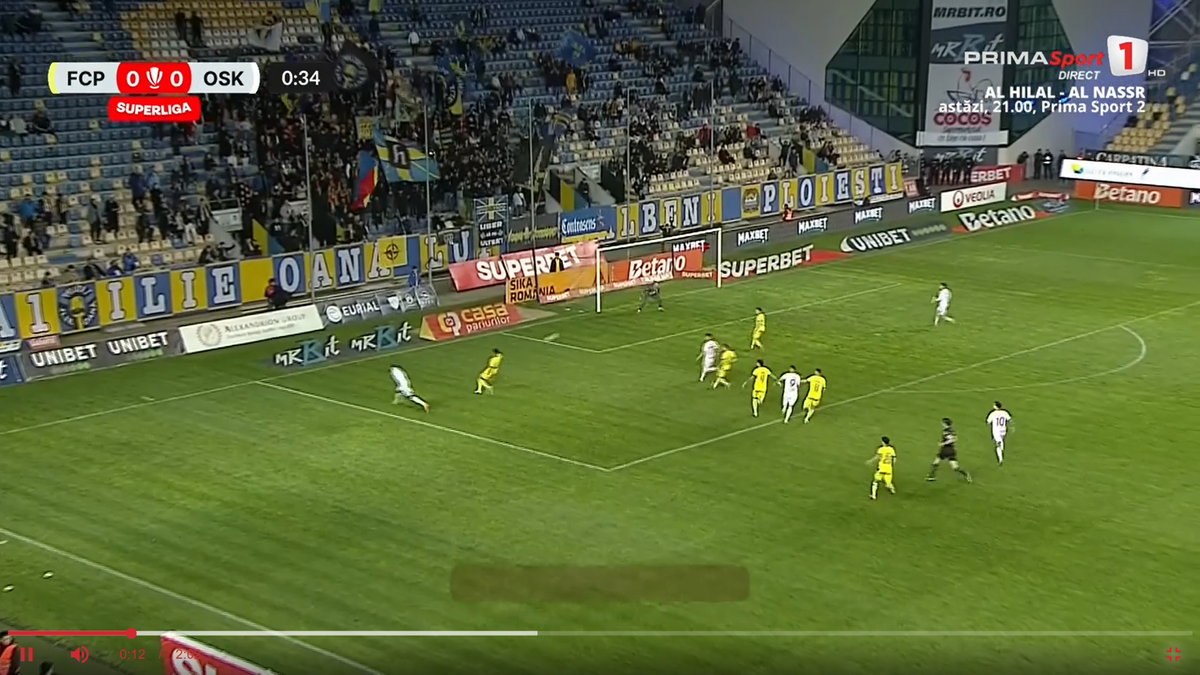 Două faze controversate în Petrolul - Sepsi, ambele judecate în aceeași direcție » Henț evident în careu, arbitrul nu a revăzut intervenția