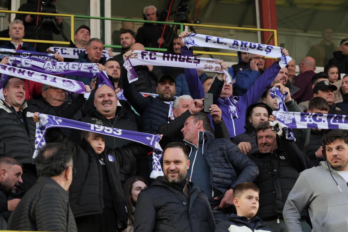 Scandarea care i-a unit pe fani la meciul FC Argeș - Dinamo