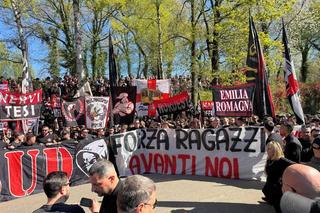 Impresionant! Interziși la meci, 4.000 de ultrași au luat cu asalt antrenamentul lui AC Milan