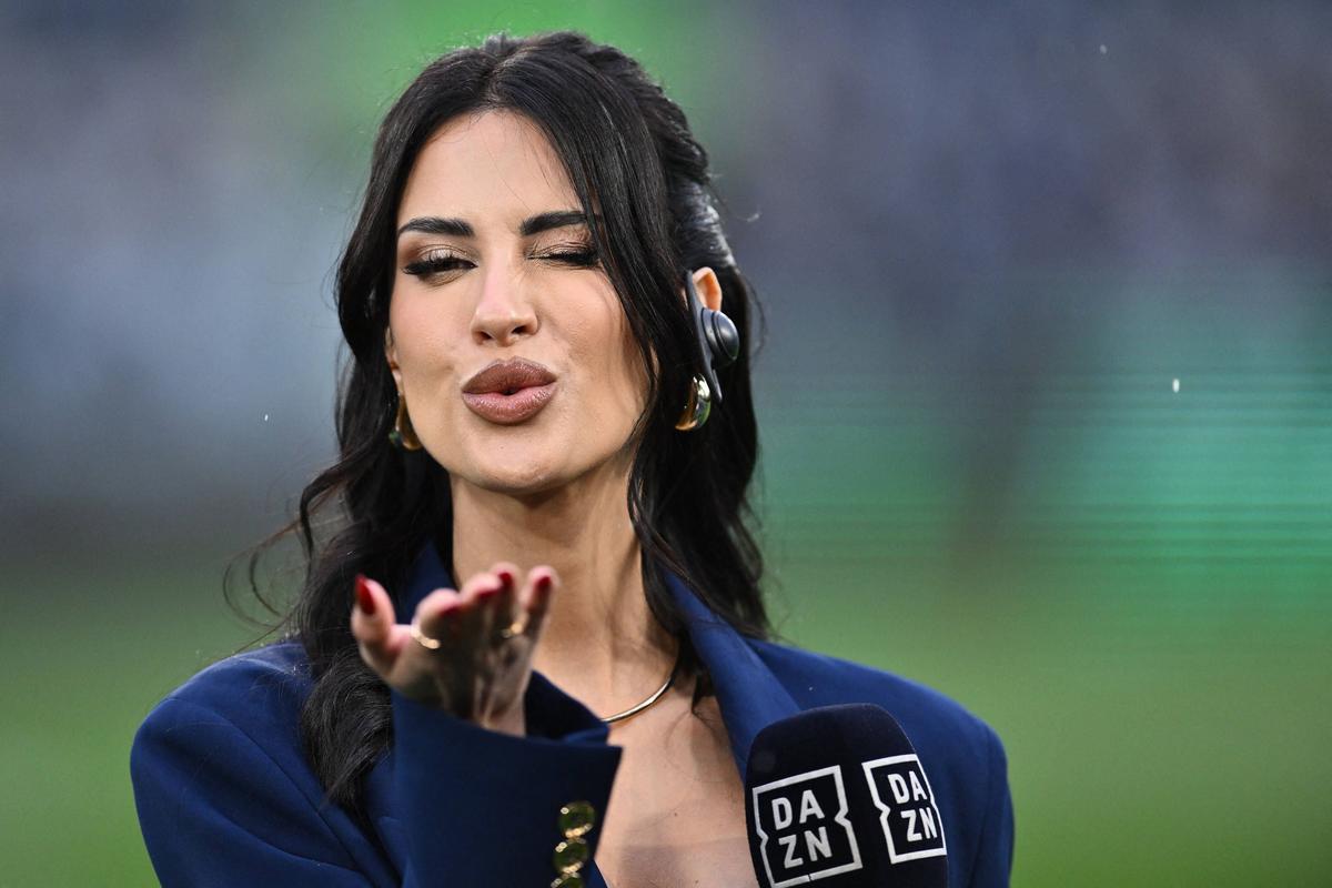 Prezentatoarea TV s-a afișat cu fotbalistul mai tânăr cu 11 ani și a „rupt” Internetul: „Genul de dragoste...”