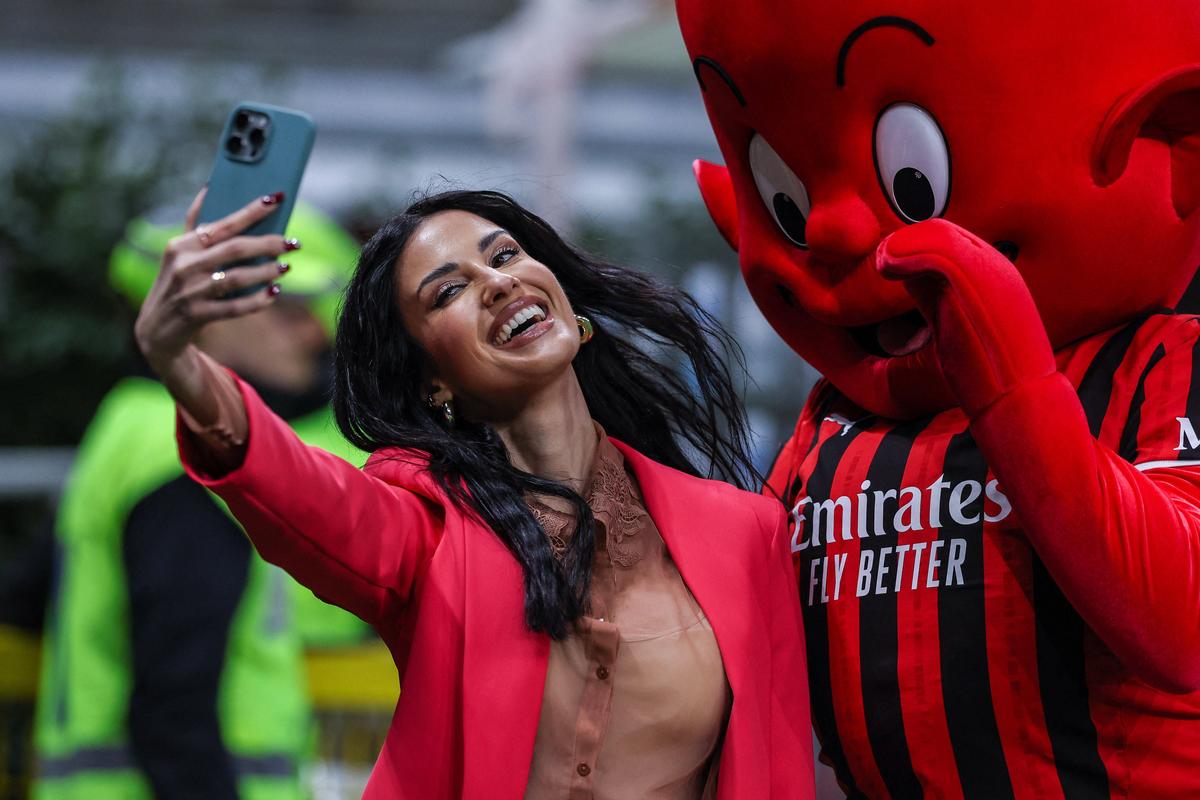 Prezentatoarea TV s-a afișat cu fotbalistul mai tânăr cu 11 ani și a „rupt” Internetul: „Genul de dragoste...”