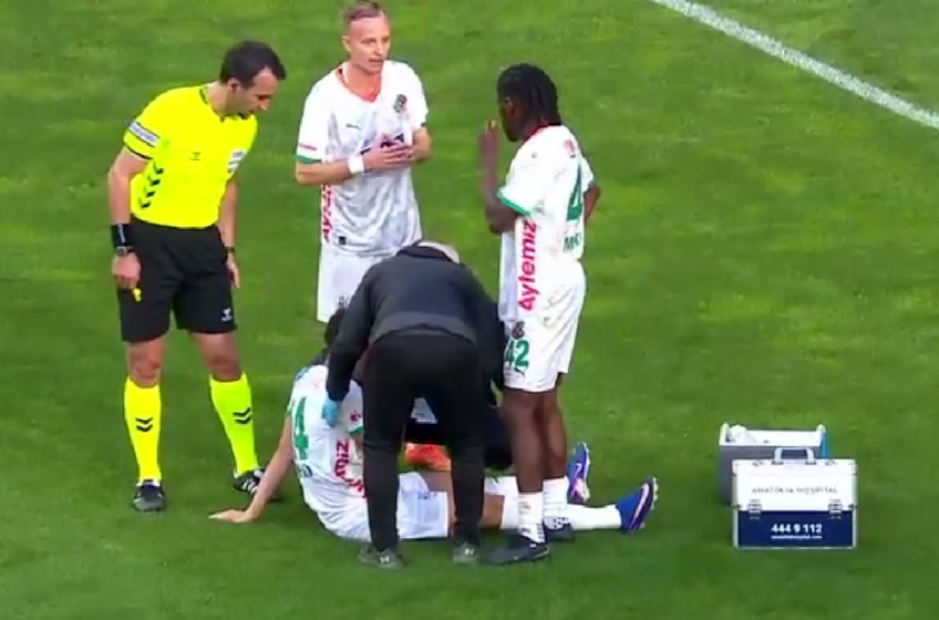 Ianis Hagi s-a accidentat și a fost schimbat