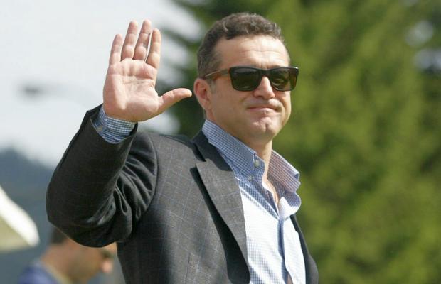 DEZVĂLUIRI INCREDIBILE. „Cioacă” l-a lăsat pe Becali fără brățările și lanțurile de aur: „Gigi se ruga în genunchi după ce-a pierdut la barbut!”